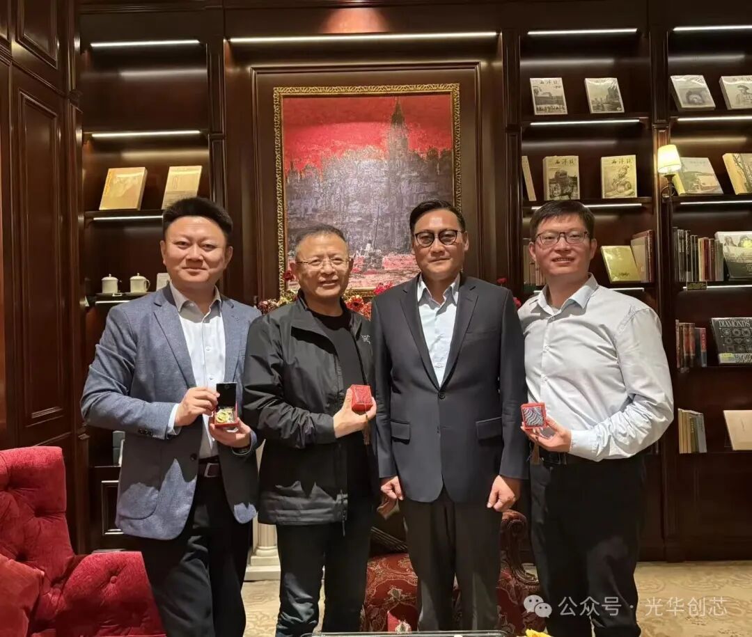传承家族文脉,赋能科技创新——孔子第79代嫡长孙、大成至圣先师奉祀官孔垂长先生莅临光华创芯考察调研 - 光华创芯智能科技(杭州)有限公司